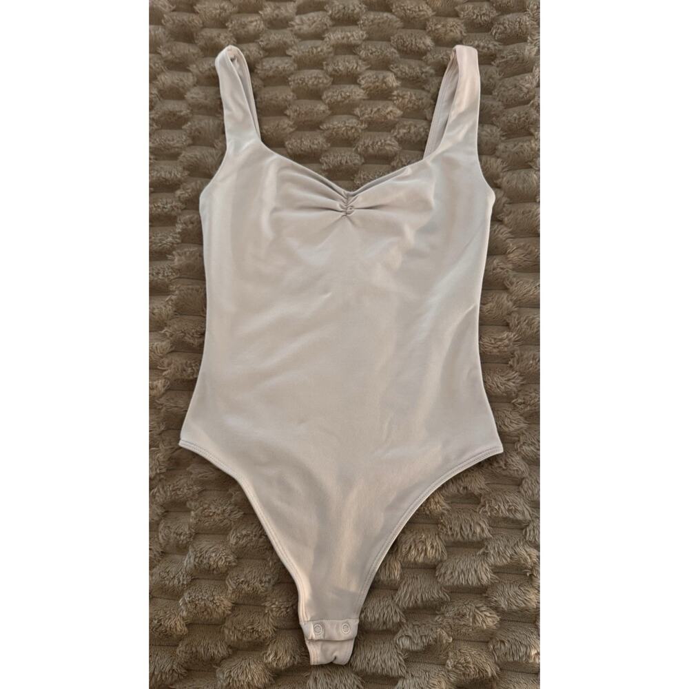 Aritzia Babaton Women's Contour Sweetheart Bodysuit Off White Sleeveless Sz XS